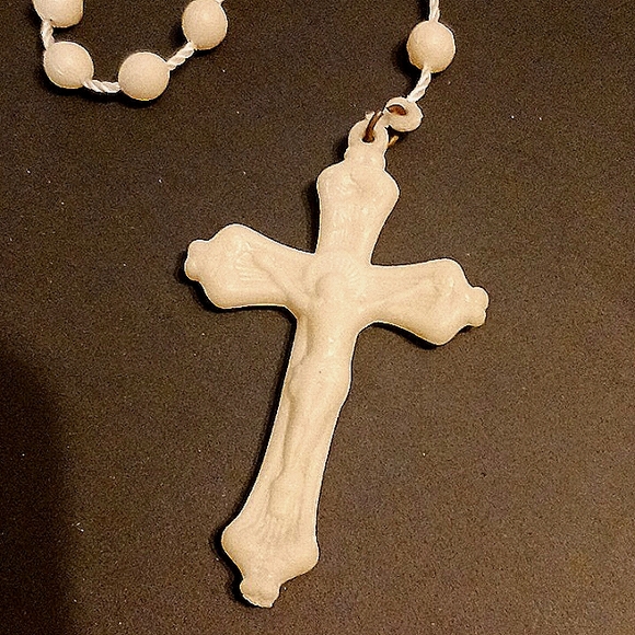 White Beaded plastic Rosary 📿 ( Blessed) hand Crafted on twine. - Picture 5 of 5